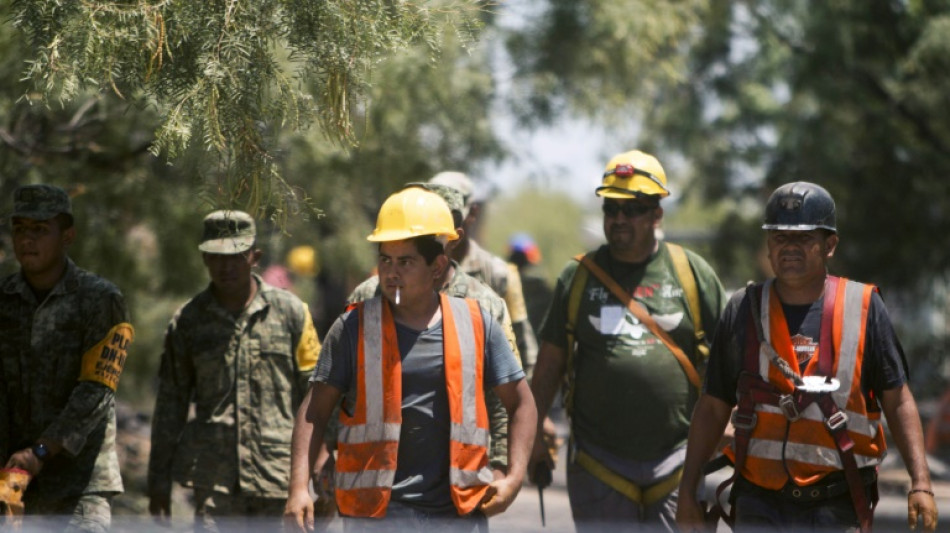 Soldier makes brief descent into Mexico mine where workers trapped