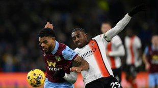 Luton e Burnley empatam em confronto direto contra o rebaixamento