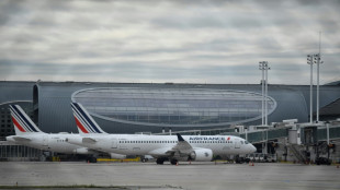 Al menos 1.000 vuelos cancelados en Francia por una huelga de controladores aéreos