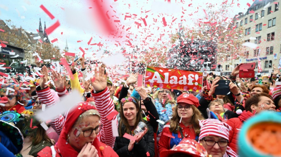 Straßenkarneval am Rhein beginnt mit Weiberfastnacht