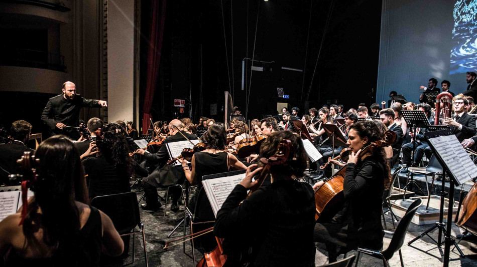 L'Orchestra Senzaspine in concerto al Teatro Duse di Bologna