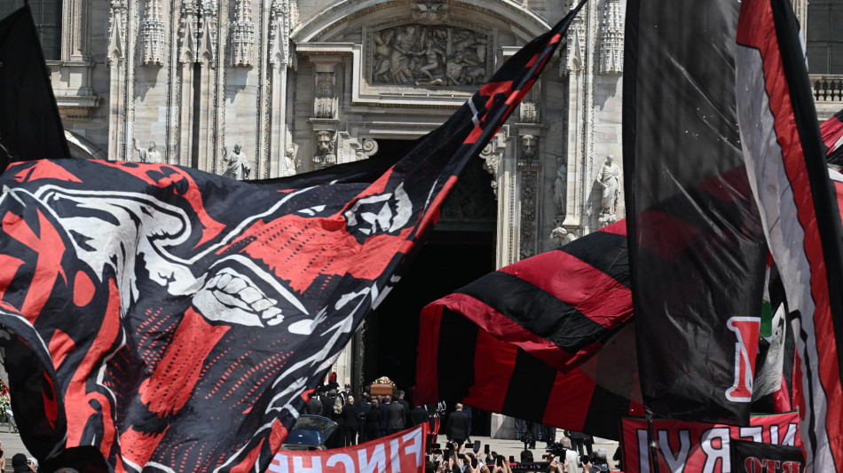 La Curva del Milan, ora è doveroso cambiare allenatore