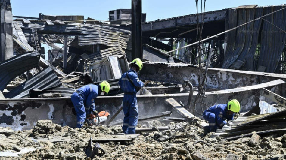 Al menos 18 muertos en bombardeo ruso en centro comercial ucraniano