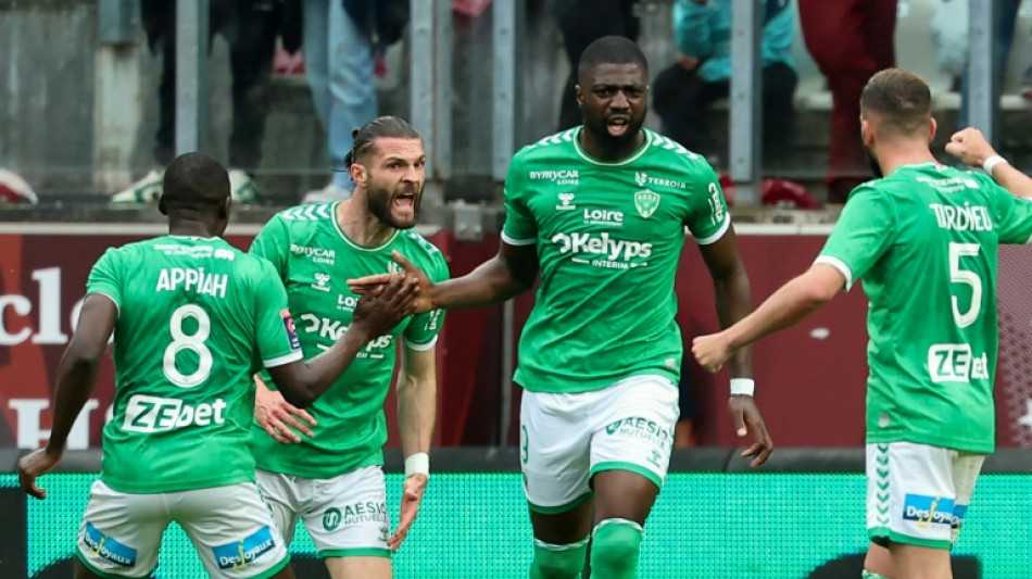 Saint-Étienne volta à 1ª divisão francesa após dois anos; Metz cai para Ligue 2