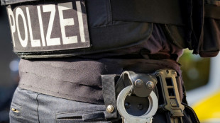 Elf Festnahmen bei Razzia gegen nigerianische Mafia wegen Liebesbetrugs