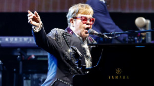 Des fans et des paillettes pour les adieux d'Elton John au public britannique à Glastonbury