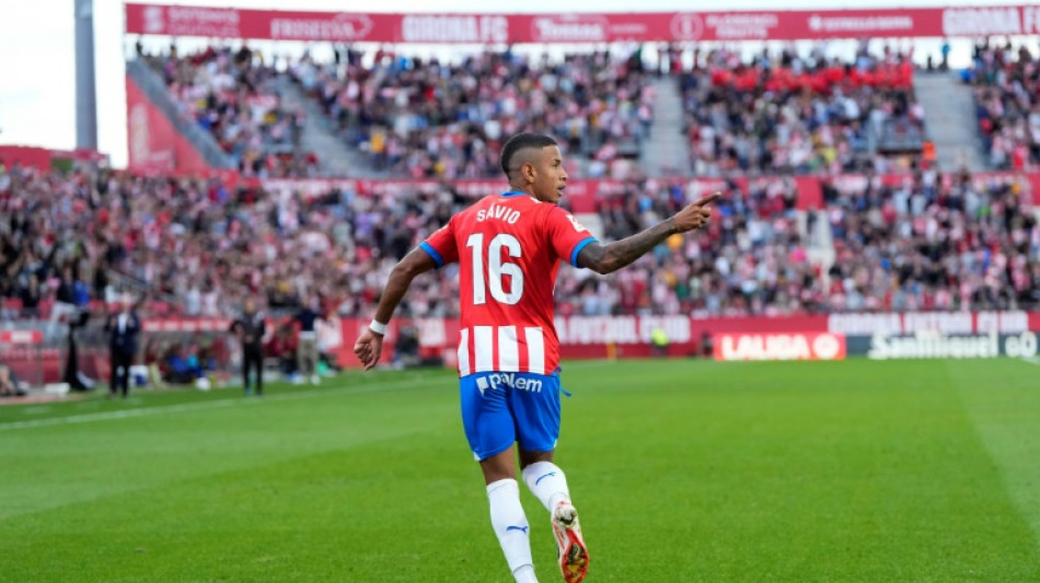 El Girona remonta al Almería con una goleada y alcanza al Real Madrid en la cima