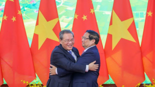 Vietnam y China firman acuerdos económicos pese a las recientes tensiones