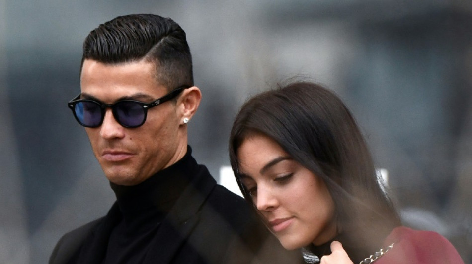 El fútbol se solidariza con Ronaldo tras la muerte de su bebé en el parto