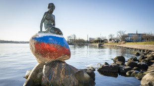 La Petite Sirène vandalisée, un drapeau russe peint sur son socle