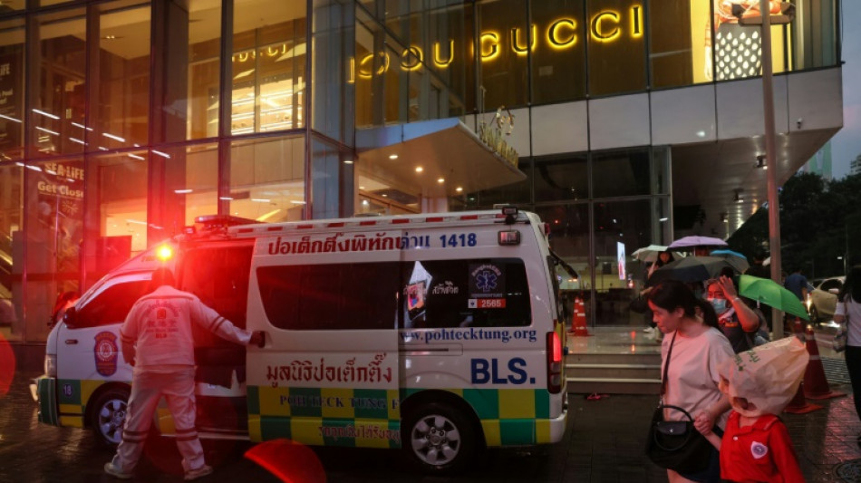 Un adolescent arrêté après une fusillade dans un centre commercial à Bangkok