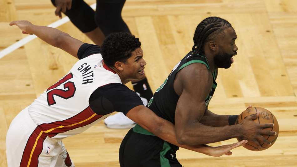 NBA: i Celtics dominano gli Heat, Atlanta in ascesa