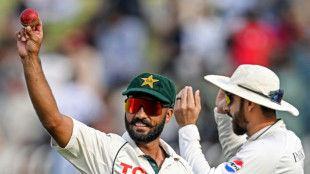 Smith and late wickets rescue England in third Pakistan Test