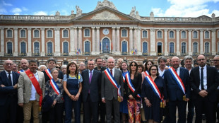 Emeutes: Macron devant 250 maires pour comprendre et esquisser la réponse