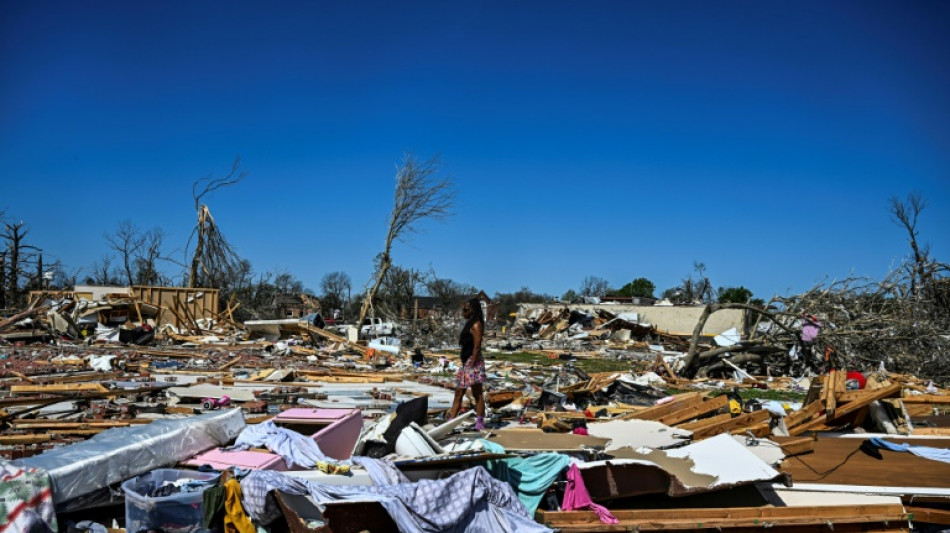 After tornado kills 25, Mississippi faces more extreme weather