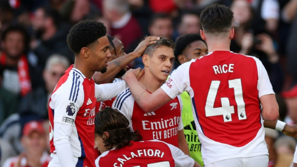 Foot: Arsenal fait craquer Leicester 4-2 in extremis et recolle à Manchester City