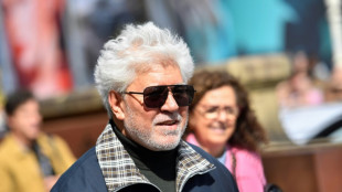 Un emocionado Pedro Almodóvar recibe en San Sebastián el premio honorífico Donostia