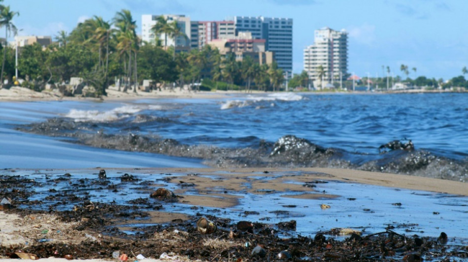 Le Venezuela interdit des plages souillées par une marée noire