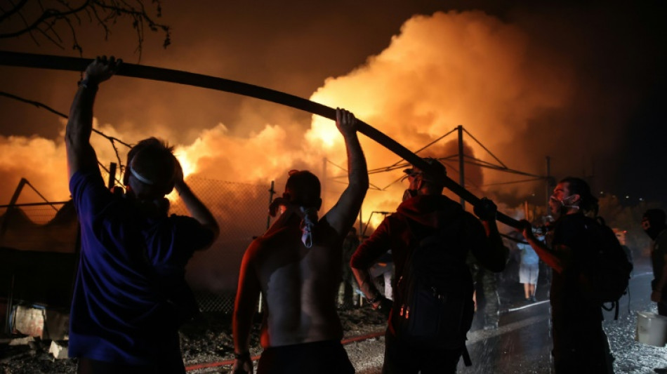 Grèce: troisième jour de lutte contre l'incendie près d'Athènes