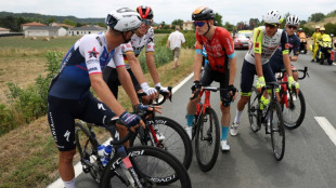 Condenan a seis activistas ecologistas por interrumpir el Tour de Francia