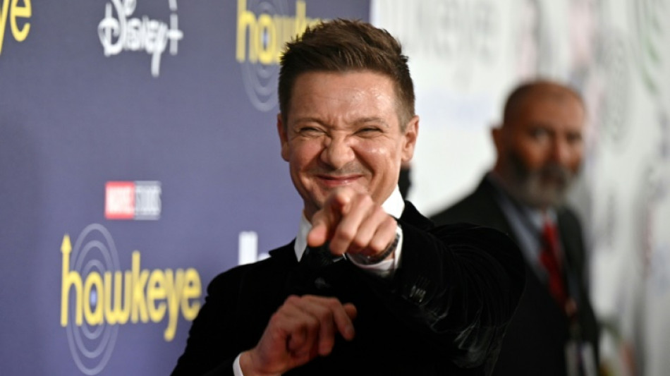 "Hawkeye"-Star Jeremy Renner hat sich nach Schneepflug-Unfall 30 Knochen gebrochen