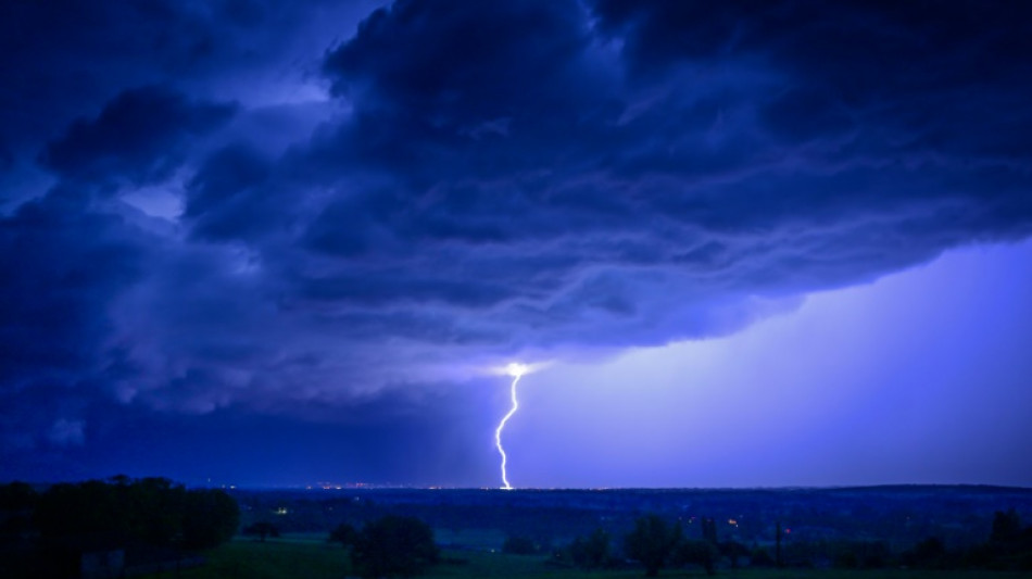 Les orages gagnent le Massif central après un épisode virulent en Isère