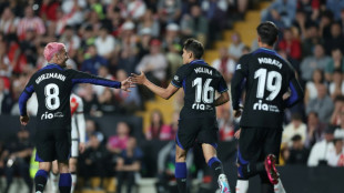 Atlético gana el derbi al Rayo y acecha el segundo puesto del Real Madrid