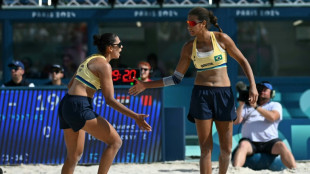 Ana Patrícia e Duda vencem dupla egípcia em sua estreia no vôlei de praia de Paris-2024