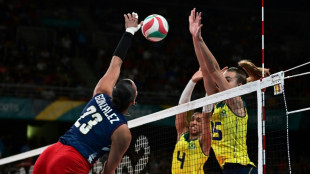 Brasil perde para República Dominicana e fica com a prata no vôlei feminino