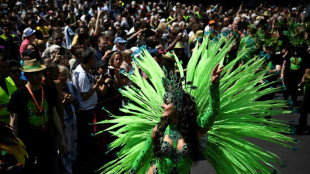 Tausende trotzen Unwetterwarnung beim Karneval der Kulturen in Berlin