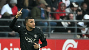 Com hat-trick de Mbappé, PSG vence Reims e é o novo líder do Francês