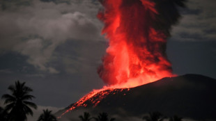 Erupção do monte Ibu na Indonésia