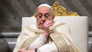 Papa Francisco, hospitalizado com pneumonia, apresenta 'leve melhora'