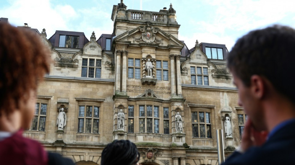 En Angleterre, des touristes à la découverte du côté sombre d'Oxford et Cambridge