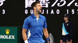 Djokovic leva susto contra Popyrin, mas avança no Aberto da Austrália