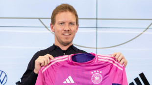 DFB-Team: Vorrunde in weiß, pink, weiß 