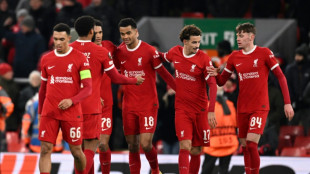 Liverpool e Leverkusen vencem e vão às oitavas da Liga Europa