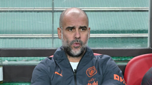 Guardiola passa por cirurgia nas costas e perderá 2 jogos do City