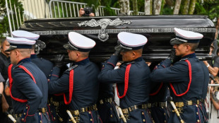 El "rey" Pelé fue sepultado en Brasil tras masivo homenaje