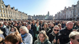 Attentat d'Arras: hommage de la ville à Dominique Bernard deux jours après "le cauchemar"