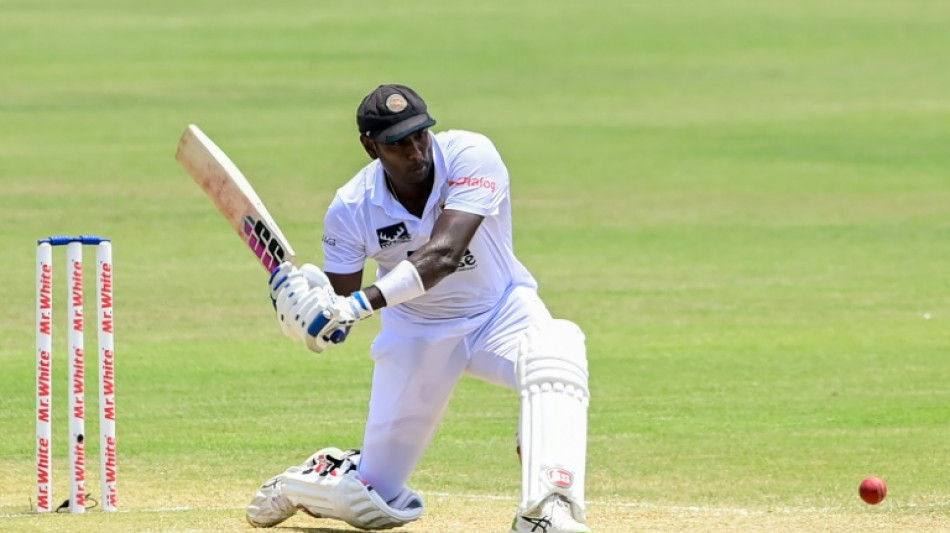 Mathews closes in on 150 despite Nayeem's double strike