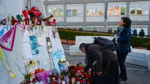 El papa, hospitalizado desde hace tres semanas, pasó "una noche tranquila"