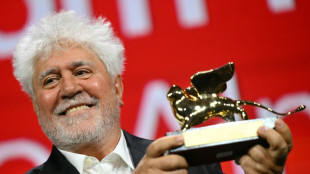 Almodovar, Lion d'or à Venise pour son 1er film américain, défend le suicide assisté