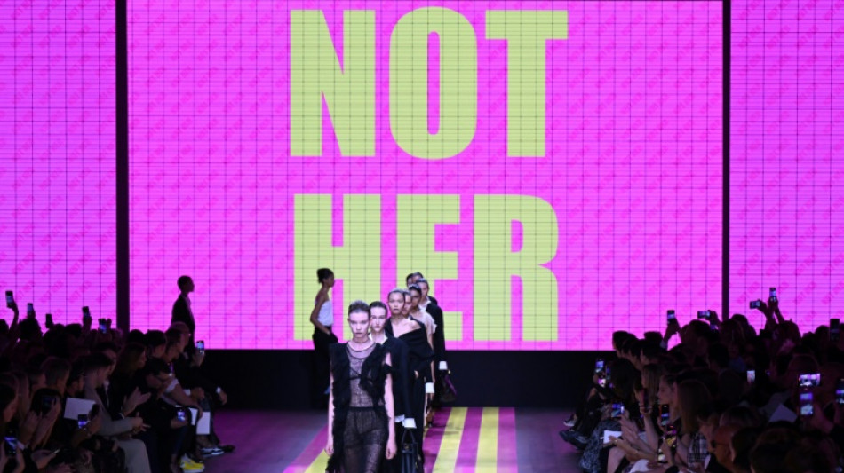 Dior sorprende con un desfile feminista, Saint Laurent vuelve a las raíces