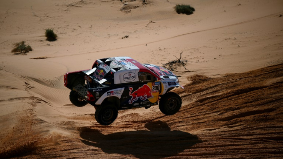 Al-Attiyah gana la quinta etapa del Dakar y Carlos Sainz es segundo