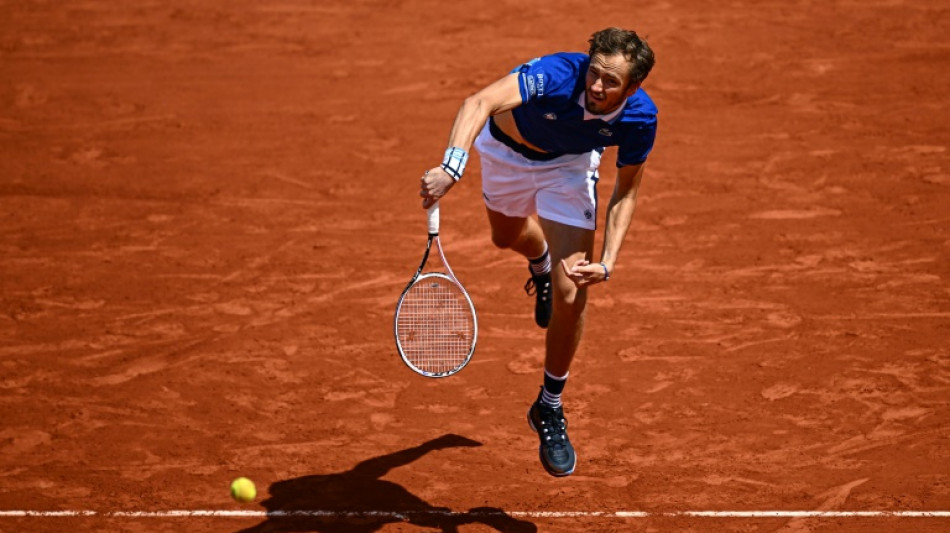 Medvedev supera a Bagnis en la primera ronda de Roland Garros