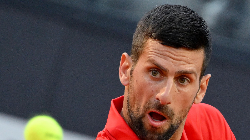 Internazionali: borraccia in testa, lieve ferita per Djokovic