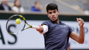 Alcaraz tackles Tsitsipas at French Open as Swiatek targets semis