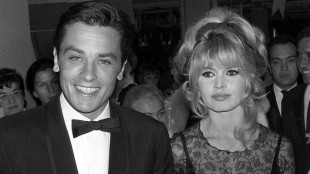 Brigitte Bardot, devastata dalla scomparsa di Alan Delon