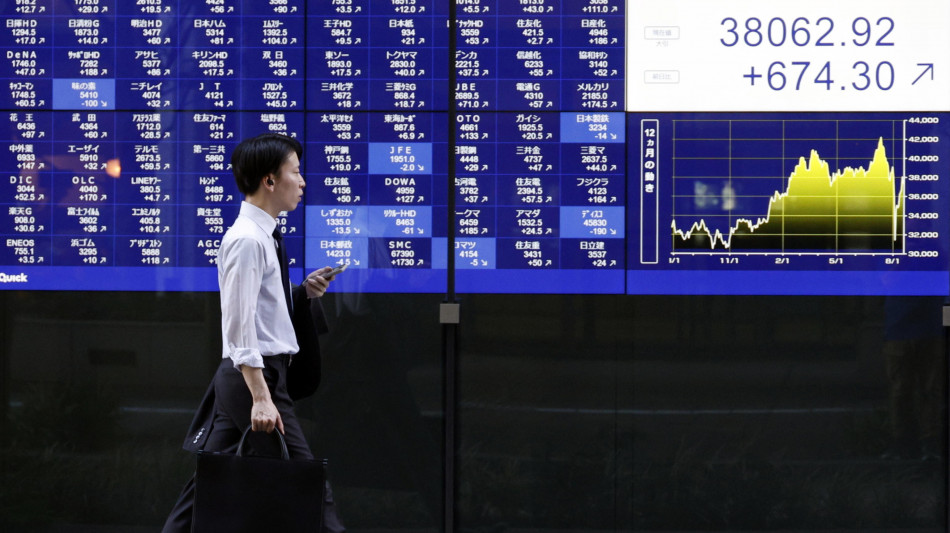 Borsa: Tokyo, apertura in rialzo (+0,97%)